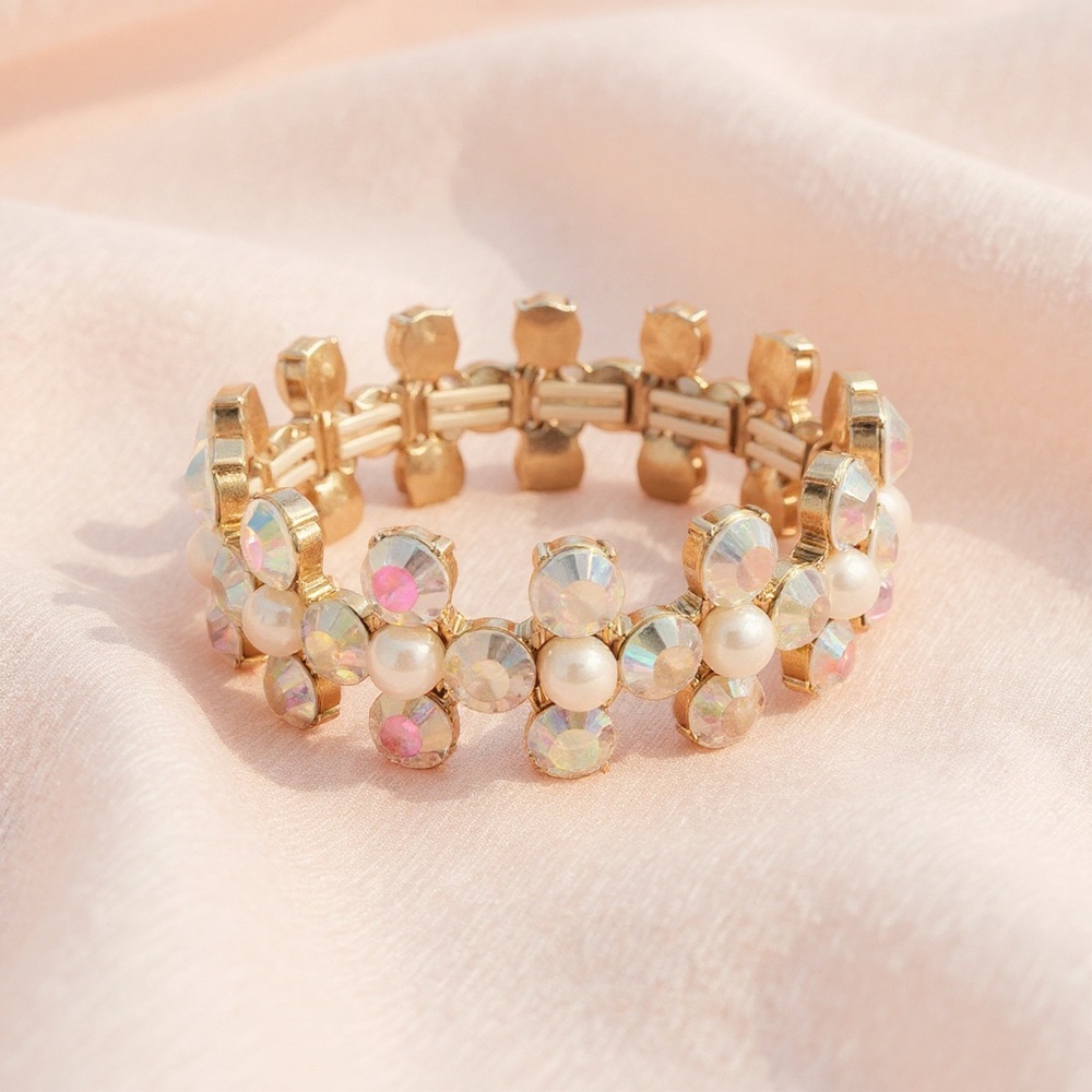 B017 Luxury Pearl  Iridescent Crystal Floral Stretch Bracelet  Gold Tone sparkle